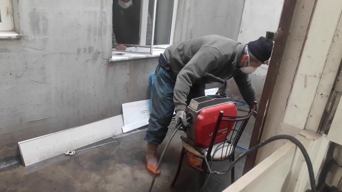 Balkon Gideri Açma için tesisat ve gider çalışması