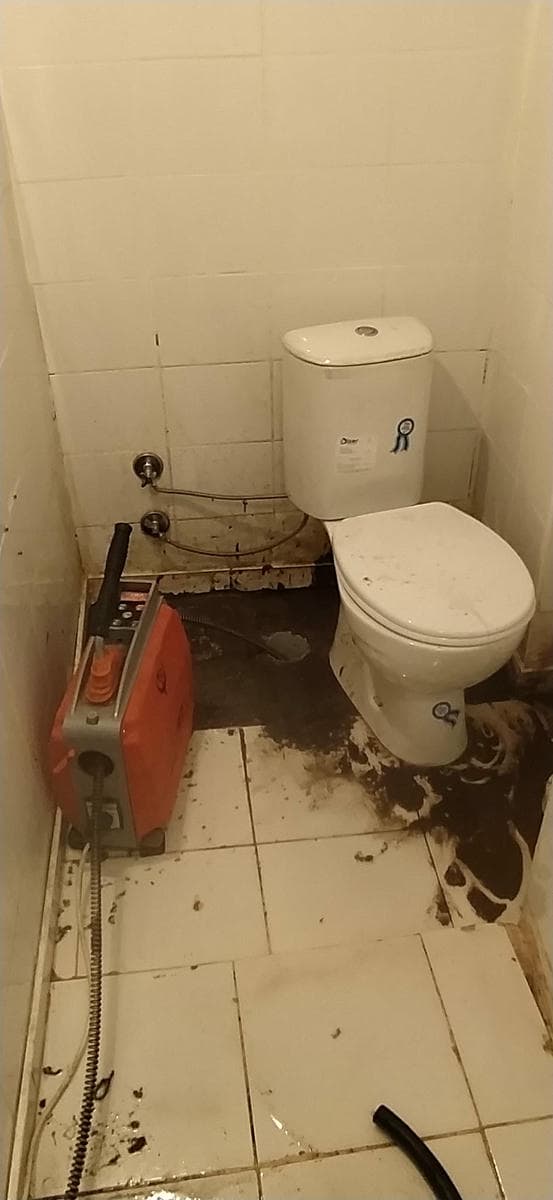 Klozet Gideri Açma için tesisat ve gider çalışması